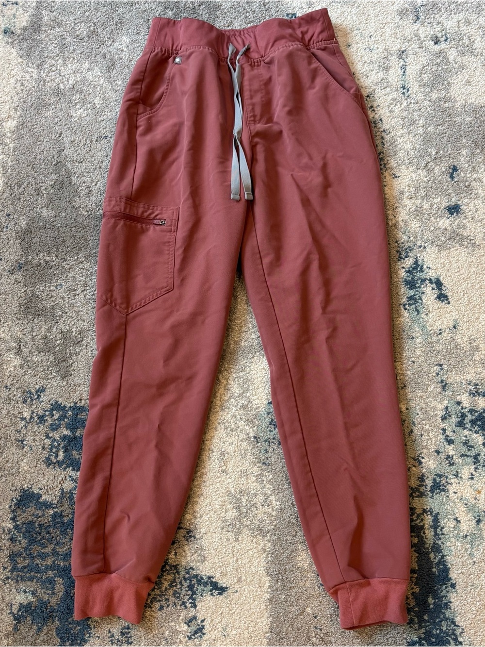 Figs Zamora Jogger scrubs in mauve PO 4634 sz S